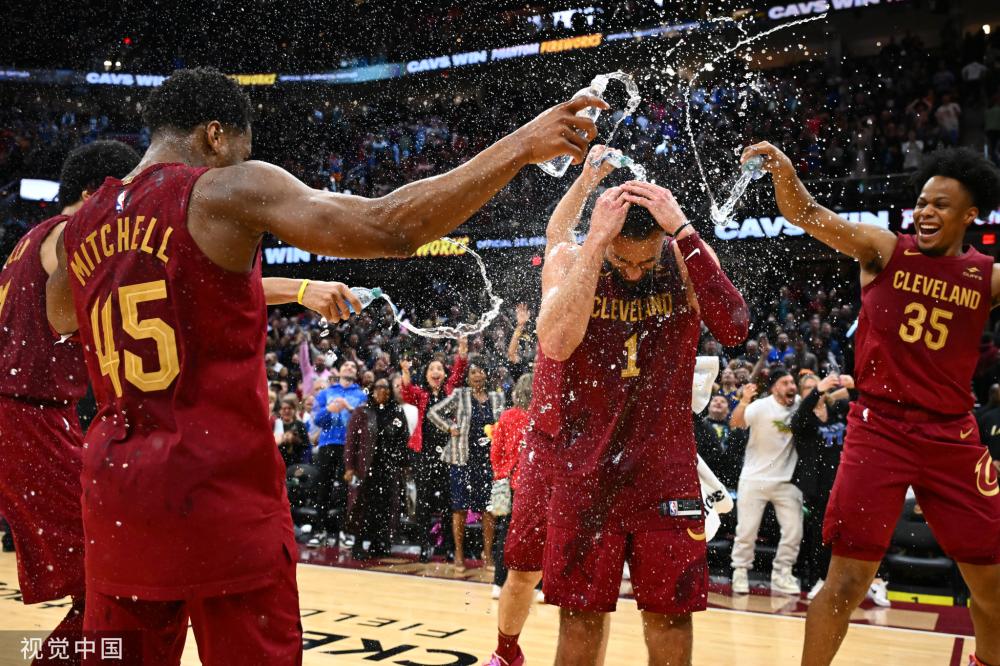 场边为罗梅 场边为罗梅